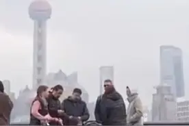 你被二手烟困扰过吗？ 上海对边走边抽烟的游烟族出手了 将在外滩、武康路等8处“网红地”治理“游烟”视频封面