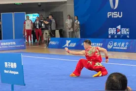 #成都大运会 首金诞生了！中国队曹茂园武术男子南拳夺冠！#第1眼行大运视频封面