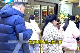 2月21日，河南郑州，继续接力！郑州16家影院免费播放《哪吒2》！每个影院一天放六场，现场人山人海，市民：刷好几遍了，就是来支持的！视频封面