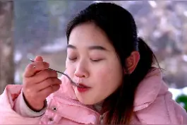 听说可以嚼着吃的酸奶，我也来试试，自制固体酸奶#跟着抖音学做菜 #酸奶 #做固体希腊酸奶挑战 