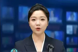 十八年前，广东湛江一合作社负责人林荣振从马达加斯加引进猴面包树，约1000亩。目前，这批引入的面包树从最开始只有手指大小的树苗，现在已粗壮到三个人都围不住。更惊喜的是，一般来说猴面包树要生长20年以上才会结果，但已有两棵树达到了结果要求。多年实践表明，湛江的气候与土壤条件适宜该树种生长，果实大小甚至优于非洲原产地。据了解，猴面包树是来自非洲的“生命之树”，可饮可食，还能住人。猴面包树的果肉被晒干后磨粉，可加入食品增味增稠，甚至能作为面粉制作面包、饼干和蛋糕。#面包树 #湛江