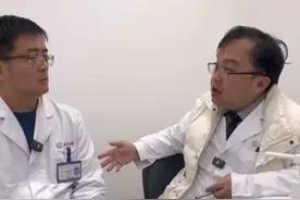 查房严谨显关怀 追求卓越赢信任 #上海交通大学医学院附属新华医院 
#介入血管外科欧敬民 
#查房 
#门诊日常 
#信任视频封面