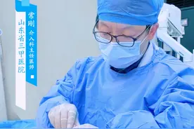 乙肝临床治愈不是梦，优势患者可先行 过去乙肝被普遍认为无法治愈，要终生携带病毒，但是随着医药科技的进步，和治疗观念的改变，现在乙肝临床治愈的概念已经被广泛认可，目前在国家部门的推动下，我国有多家医院已经陆续开动了乙肝临床治愈门诊。我们要注意的是，以下四类人群在乙肝根治过程中更容易获得成功治愈：
1.年轻患者
2.肝功能异常者
3.HBsAg水平较低者
4.治疗中HBsAg下降迅速者
#医学科普 #关注我每天坚持分享知识 #肝病科普视频封面