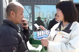 （二）3月18日，河南郑州。妻子生病急需用钱，无奈把车抵押。市场：老板说车是卖给他的，没按时还款。“我要是卖车，不可能给我收利息”视频封面