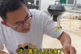 男子把干木耳当普洱茶整蛊朋友，朋友细细品茶，金句频出#搞笑#喝茶 视频封面