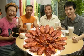 60元买鸡翅，会成做可乐鸡翅，先煎再炖真入味，一家老小都爱吃