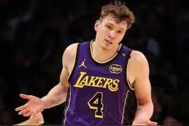 湖人将克内克特、雷迪什送往黄蜂，交易得到中锋马克-威廉姆斯 #nba #篮球🏀 #湖人 #克内克特 #最喜欢的nba球星视频封面