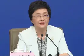 人社部部长王晓萍：研究出台加大国有企业技能人才薪酬分配激励政策，让劳动者多得、技高者多得、创新者多得视频封面