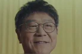 #夜读人生  范伟：“人生最重要的是出发，但别把出发想得太重。”就像孩童学步，如果总担心摔倒，反而迈不开脚步。生活也是如此——重要的不是准备到完美无缺，而是带着勇气迈出第一步。#范伟  #出发  #行动力