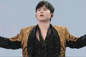 跨年后又见《#坚如磐石 》#张杰 #张杰演唱会 #张杰未live开往1982巡回演唱会视频封面