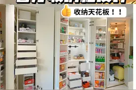 一整面墙的收纳柜才是收纳天花板！附图纸 入住三年，我把原本的客厅储物柜换成了一整面墙的收纳柜！
不仅有mini 800库，还有最近超级火的冰箱收纳柜，连工具都有专属位置！
打开门容量惊人、关上门岁月静好。
充分利用每一寸空间，到处都是收纳小心思！
#装修设计 #收纳整理 #储物柜 #好喜欢我的家 #住进我喜欢的家视频封面