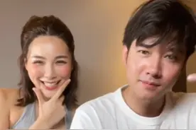 交往八年 #泰星马里奥 和女友同框跳舞秀恩爱 泰星马里奥与女朋友Janji交往八年后，近日首次在女朋友Janji的社交平台秀出了可爱的舞蹈，浏览量一下子就冲破了100万。#马里奥毛瑞尔 #初恋那件小事 视频封面