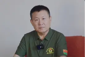 我是卫生员不是战斗人员，我坚持上战场不带枪，因此被打了一顿#永远的118团 #老山精神视频封面