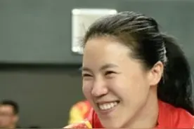 大咖助阵！大满贯得主王楠探班国乒成都训练基地 助力奥运备战  指导#孙颖莎 、#陈梦 、#王曼昱