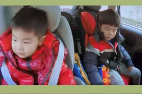 小鱼儿不仅记性不好，记忆还有偏差😂#胡可 #安吉 #萌娃 #搞笑 #人类幼崽成长记 视频封面
