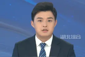 “男演员身份证掉了”上热搜，网友质疑：12年前能戴眼镜拍证件照吗？上海公安：可以佩戴不反光眼镜