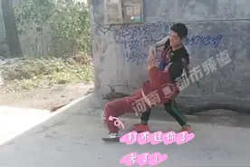 姑姑被13岁侄子第一次摔倒家人哄堂大笑。@我是张姐😄😄 视频封面
