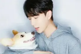 9月14日，李勤勤称愿意收养于朦胧爱犬：谈于朦胧坠楼从未谋面但心痛不能释怀，如果需要我的帮助 定会义不容辞