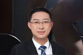 男子被杠铃压脖致死，健身房被判担责90%，健身房老板冤不冤？#健身房 #杠铃 #法律知识视频封面