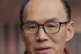 #夜读人生  梁永安：“爱情是自然的生命关系，并不单靠努力能实现。”抛开浮华、表面与虚假，才能寻找到真正的爱情！#夜读 #梁永安 #爱情