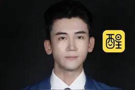 美国暂停处理部分绿卡申请。 （编辑：崔锦玥；主播：崔锦玥；责编：谭泳欣；摄像：梁家豪；素材来源：央视新闻、CCTV国际时讯）#美国  #国际新闻  #绿卡  #热点新闻事件 #老百姓关心的话题 美国暂停处理部分绿卡申请视频封面