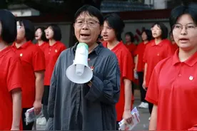 6月7日，2025年高考第一天，张桂梅的小喇叭又响了！这是张桂梅第15次送考#大象主播说 @大象新闻主持人刘琳视频封面