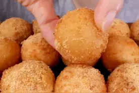 脆皮拉丝芝士球 #抖音美食推荐官  #声控 #芝士就是力量视频封面