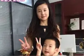 #母亲2年暗中守护自闭症孩子坐公交他们只是来自别的星星的孩子#孤独症家长自述如何陪伴孩子融入社会视频封面