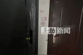换入户门后高度比邻居家门高，户主直接为邻居“定制”门楣扯平；发布者：邻里之间以和为贵！（来源@松松果 ） #邻里之间  #以和为贵  #门楣  #门头视频封面