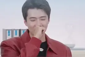 吴世勋刚退伍就演上小品了#吴世勋 #直播 #exo #搞笑 #kpop