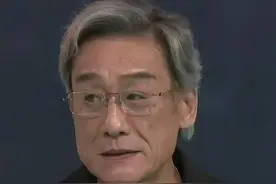 #梁家辉说徐克是我半个师父  电影《射雕英雄传：侠之大者》新春首映礼上，#梁家辉 说在香港影坛，“徐克是我的半个师父”。此次拍“射雕”也是主动请缨，希望在自己的演艺生涯里能把“中原五绝”都演一遍。#梁家辉说演射雕是主动请缨视频封面