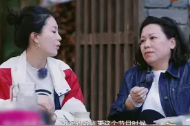 #是女儿是妈妈 2
交换母女一日体验开启，#李嘉格 和#程潇 妈妈两人走心聊天，格格分享坐月子期间的经历，自己生产完第一天回到家里，原本打算照顾自己的妈妈薄永霞，却外出逛街了一整天。《是女儿是妈妈2》第四期正在热播，每周日12:00#芒果TV 上线，#湖南卫视 22:00同步播出！视频封面