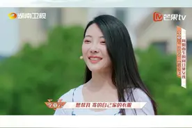 #生活朝她扔泥巴她把泥巴开成花儿  生活的困境，应该怎样面对？来自河南的花儿李亚云@李福贵 ，用自己的力量一个人撑起一个家，将家里打理得井井有条。“如果生活把我推到悬崖边，我就坐下来唱首歌”，祝福“向日葵女孩”！#花儿绽放 #花儿绽放启动篇视频封面
