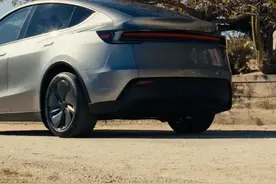 「总结焕新 Y」7 大改变！颠覆传统思路。 特斯拉 ModelY 焕新版变化如此之大。#特斯拉 #焕新Y #特星球 #modely #model3视频封面