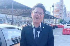 十年前的教练VS现在的教,十年河东十年河西。 #教练 #学车搞笑  #内容过于真实 #专治不开心  视频封面