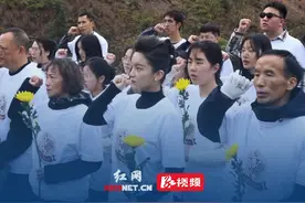 全国各地水稻守护志愿者们来湖南缅怀袁隆平院士，他们庄严宣誓：一生守护水稻。