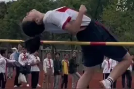 达到国家二级运动员标准！初一女生跳高1.56m（来源：杭州网视频封面