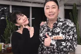 56岁赵正平官宣当爸爸，小22岁太太获赠千万家产后怀孕，是男孩视频封面