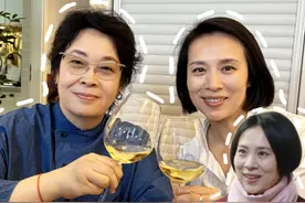 涂凌丨演了十几种类型的妈 有一种演员，你并不太熟悉她的名字，但是你看她的脸特别熟。我跟你说涂凌，你可能想不起来，但如果说《都挺好》里的——蔡根花宝贝，或者是最近热播的《北上》里的反PUA的彪悍母亲——李燕，你知道她是谁了吧！是的，我要拜访涂凌。#电视剧北上 #北上 #女演员 #女性力量 #都挺好