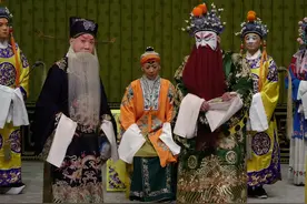 开年大戏《龙凤呈祥》张凯饰乔玄、王瀛政饰孙权，李佳饰吴国太视频封面