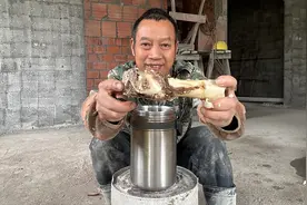 1根骨头，1桶米饭，农民工美美一顿，吃完上班 #农民工 #生活记录视频封面