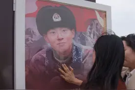 “陈母问勇”续集：烈士陈祥榕母亲为“问勇路”揭牌。卫国戍边的英雄，祖国不会忘记！视频封面