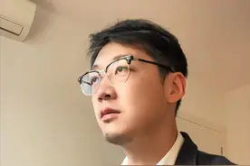 劳动合同到期后公司没续签，可以继续干着吗？ 没有续约签合同，但一直正常上班，视为员工和公司成立了事实劳动关系，企业解除合同需要和劳动者协商，无协商过程，直接辞退是违法的；另，第一个月以后，做一个月可以要双倍工资，最多11个月。#外企打工人 #职场 #续签劳动合同 #没签劳动合同 #抖来普法2024视频封面