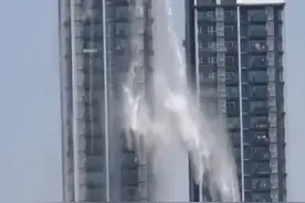 中国留学生回忆地震逃生：绝望爬30层楼，给家中留遗言 当地时间3月28日，缅甸发生7.7级地震。由于地震波及周边国家，身处泰国曼谷的中国留学生张同学向澎湃新闻讲述了自己的逃生经历，他称下楼过程中一度非常绝望。视频封面