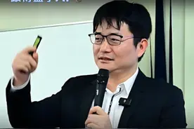 傅盛：中国机器人想超越日本，还是得靠AI 傅盛：中国机器人想超越日本，还是得靠AI #跟傅盛学AI #AIGC #大咖观察视频封面