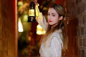 外国人挑战东方美学，在南京穿中国马面裙被路人夸爆啦 #马面裙#国风#给外国人体验汉服#外国人在中国视频封面