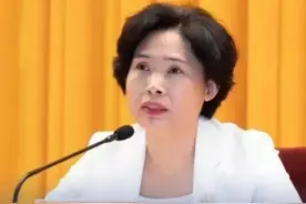 【#荆州市长周志红任上被查 ，“数日前被带走”】10月19日，据湖北省纪委监委消息：湖北省荆州市委副书记、市长周志红涉嫌严重违纪违法，目前正接受湖北省纪委监委纪律审查和监察调查。值得注意的是，10月17日晚，荆州市人民政府官网已删除市长周志红的所有信息。据澎湃新闻消息，从多渠道证实，周志红已于数日前被相关部门带走。视频封面