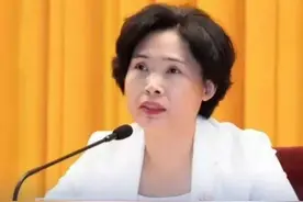 【#荆州市长周志红任上被查 ，“数日前被带走”】10月19日，据湖北省纪委监委消息：湖北省荆州市委副书记、市长周志红涉嫌严重违纪违法，目前正接受湖北省纪委监委纪律审查和监察调查。值得注意的是，10月17日晚，荆州市人民政府官网已删除市长周志红的所有信息。据澎湃新闻消息，从多渠道证实，周志红已于数日前被相关部门带走。视频封面
