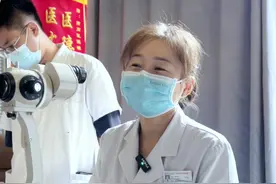 白内障术后，眼睛早上起来黏糊糊看不清？ 可能是点眼膏过多造成的，冲洗冲洗就可以#医生日常 #白内障医生 #医学科普 #门诊日常视频封面