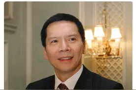 据说这一张就是江湖流传已久新义安英雄榜 新义安”又名潮州帮，因潮州古时隶属义安郡得名。其创始人是G民党军统少将向前，戴笠的得意门生。#新义安 #苏龙 #向华强 #陈惠敏